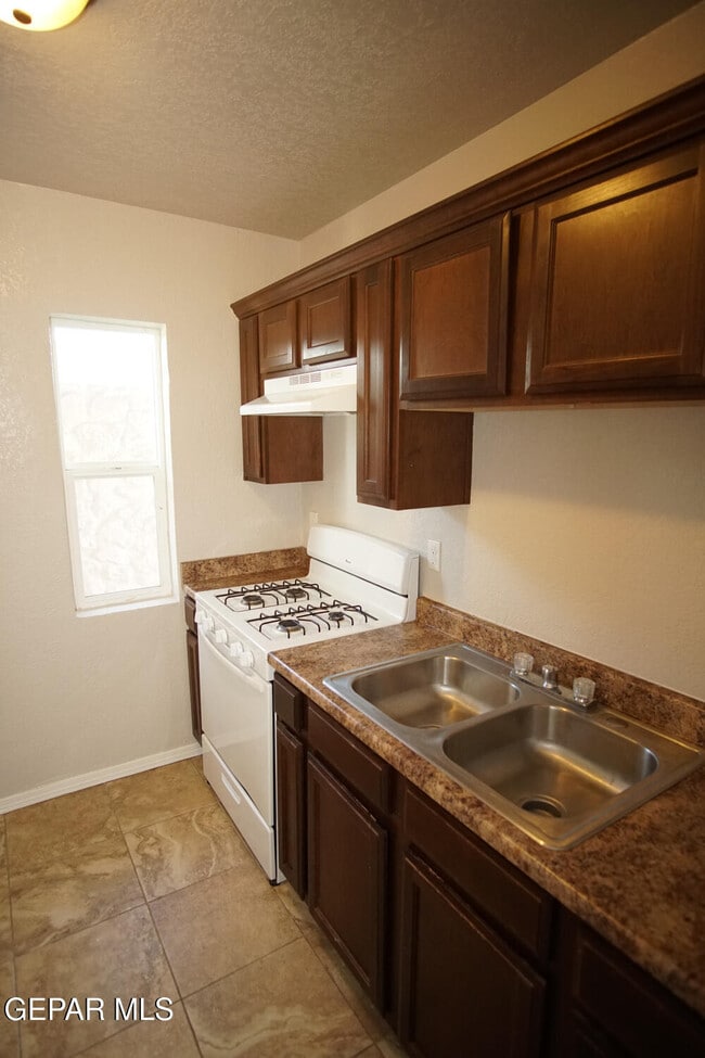 Building Photo - 2866 Grant Ave