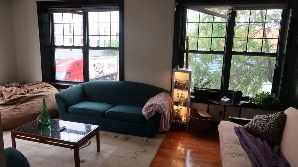 Primary Photo - 1260 W Devon Ave