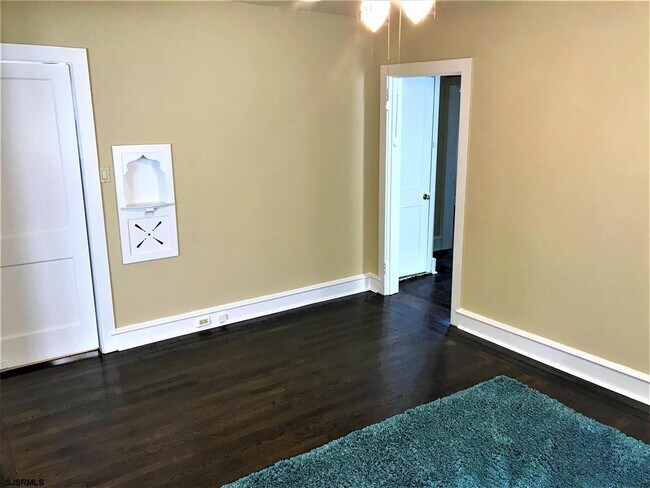 Building Photo - 119 N Jasper Ave