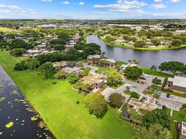 Building Photo - 2410 24th Way