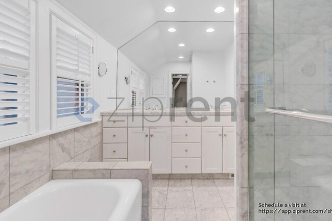 Building Photo - 3010 SE Lambert St