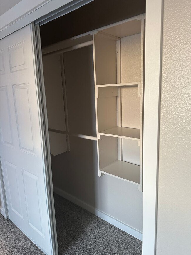 Building Photo - Heat Included! Heated Storage, 2 Bedroom/1...