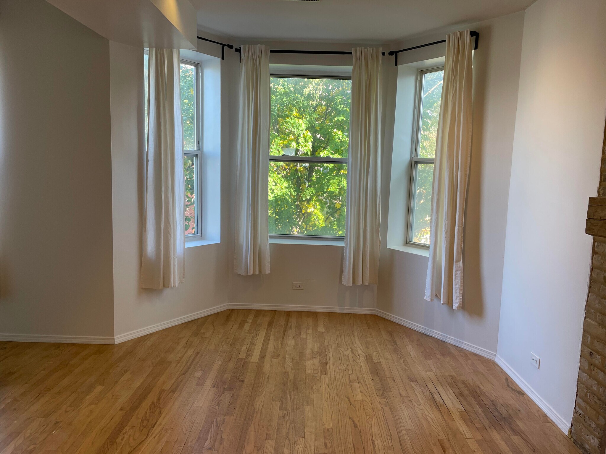 Front Windows - 1452 N Talman Ave
