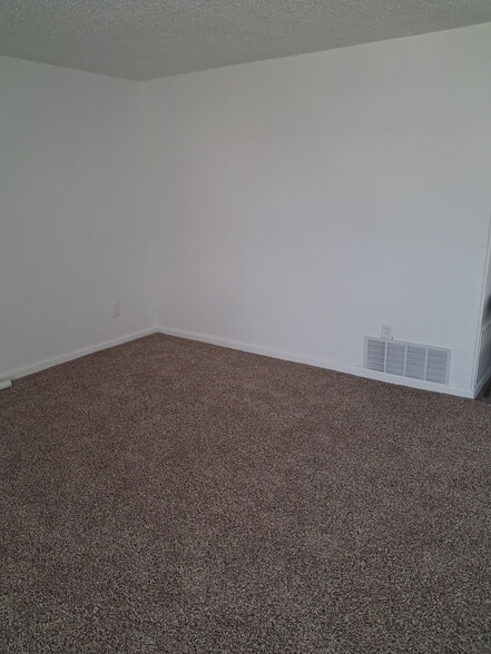 Building Photo - 1124 Juniper Dr