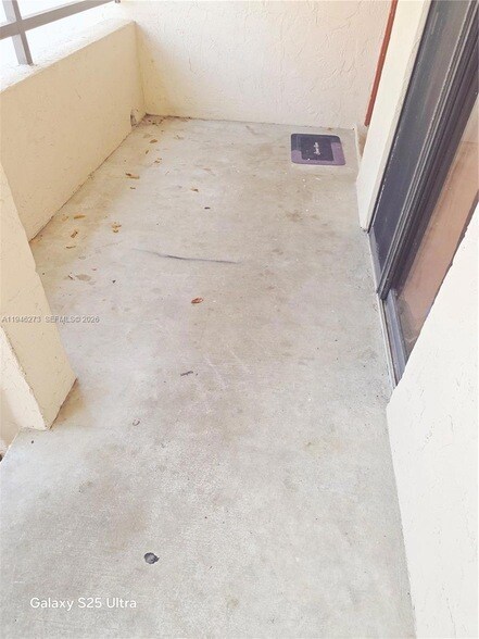 Building Photo - 20130 NE 3rd Ct