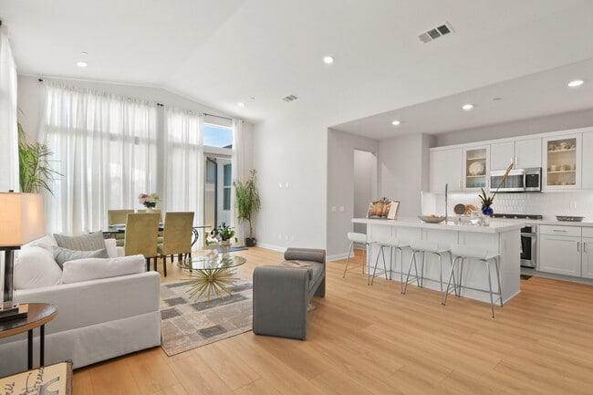 Building Photo - 12639 Elizabeth Wy