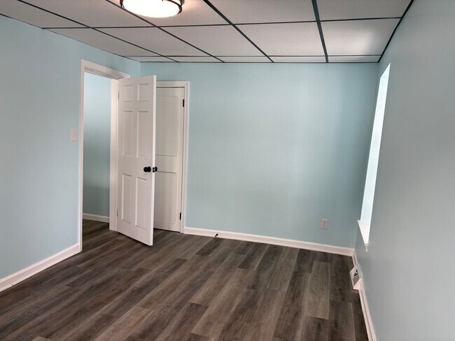 Building Photo - 1 Floor Living on 1/2 Acre, 4 Bedrooms/1 Bath, Garage-Dallastown SD