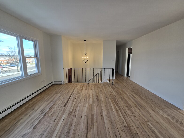 Livingroom with newly refinished hardwood floors - 32 Monroe St