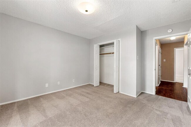 Building Photo - 8506 Mesa Dr