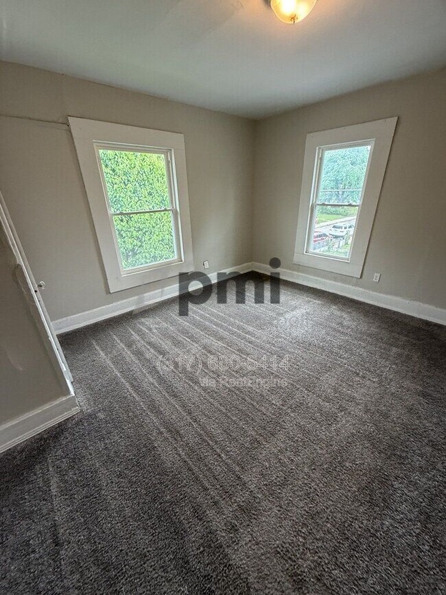 Building Photo - 3502 N Kenwood Ave
