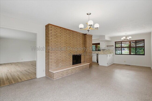 Building Photo - 5070 Doren Dr