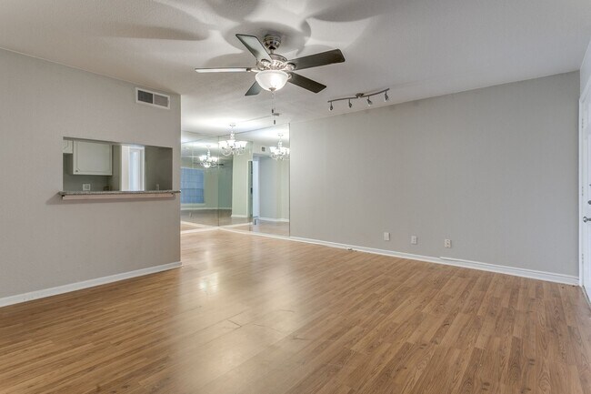 Building Photo - BEAUTIFUL ALAMO HEIGHTS CONDOMINIUM AT THE GEORGIAN