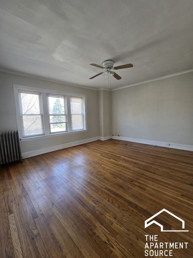 Building Photo - 2849 W Berteau Ave