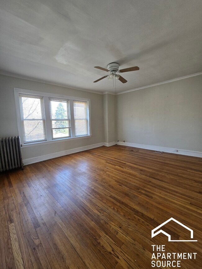 Primary Photo - 2849 W Berteau Ave