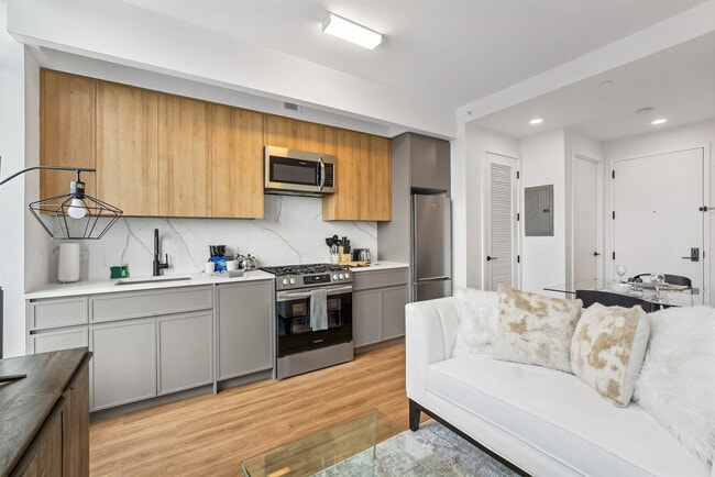 Building Photo - 2230 Cropsey Ave