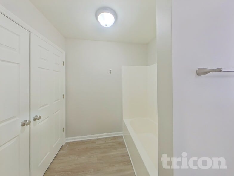 Building Photo - 310 Dexter Pl