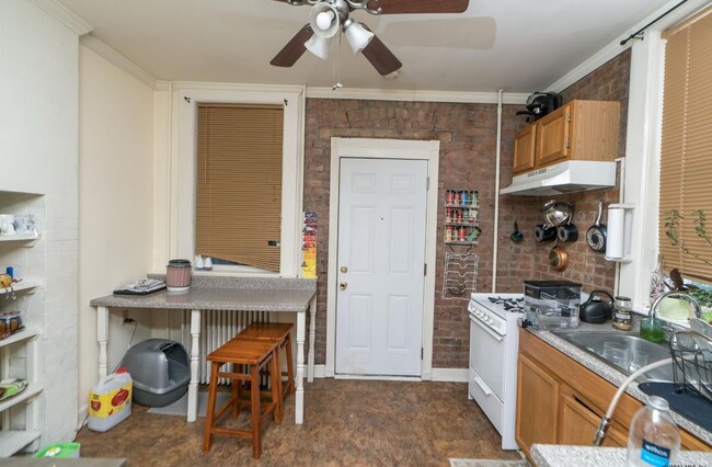 Primary Photo - 359 Hamilton St