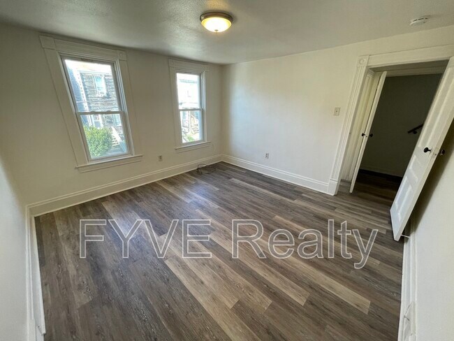 Building Photo - 489 Norton St