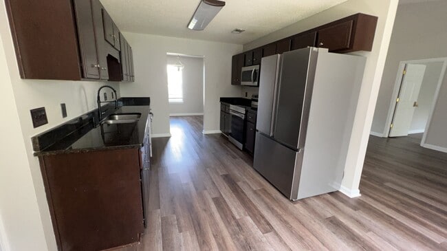 Building Photo - 822 Waterfield Dr