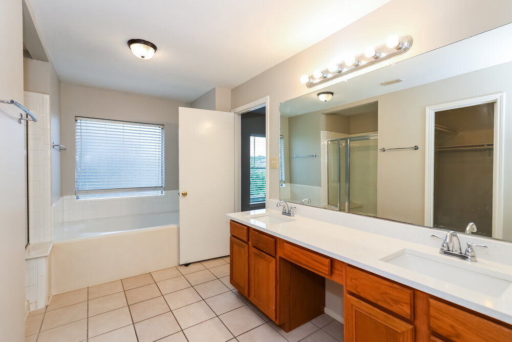 Building Photo - 18326 Forest Dew Dr