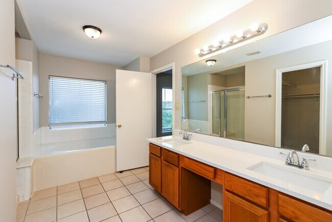Building Photo - 18326 Forest Dew Dr