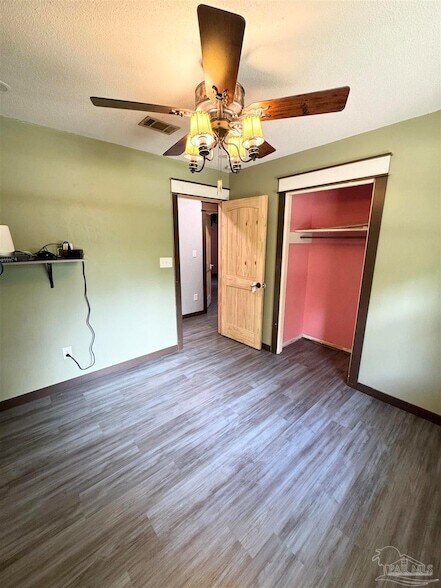 Building Photo - 9720 Sandpiper St
