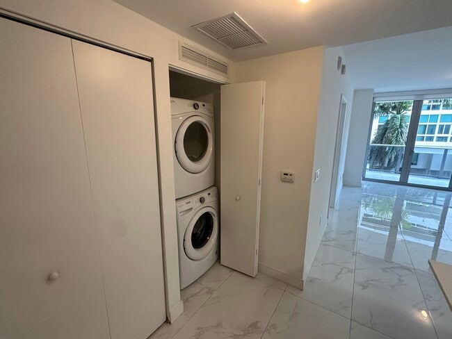 Building Photo - 488 NE 18th St