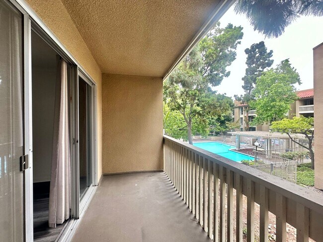 Building Photo - Newly Renovated Pacific Beach Condo Pool S...