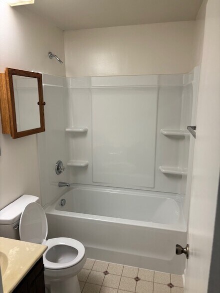 Building Photo - 208 Maple St