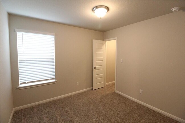 Building Photo - 2028 Arendale Dr