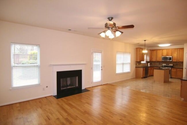 Building Photo - 700 Moonlight Way