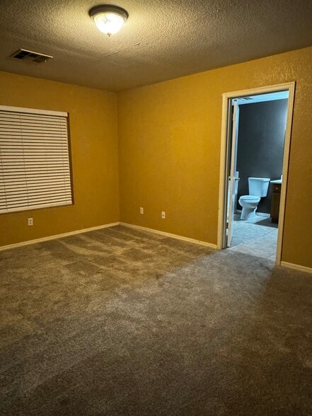 Building Photo - 10441 W Palm Ln