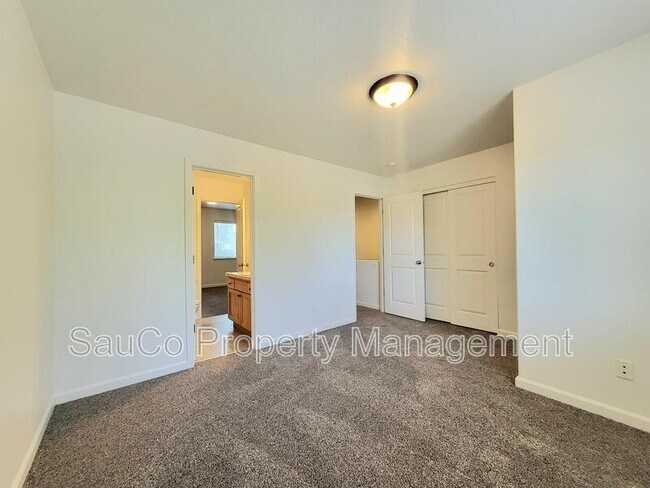 Building Photo - 5413 SE 119th Ave