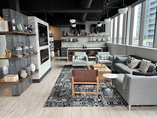 Building Photo - 650 W Wayman St