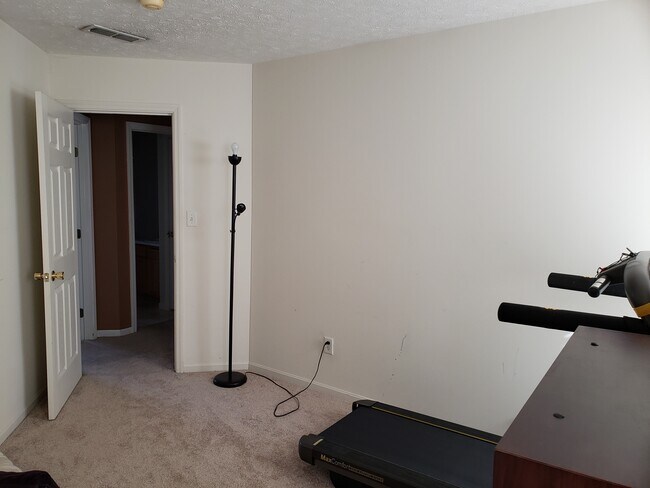 Building Photo - 714 Linden Creek