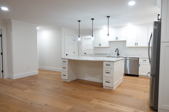 Building Photo - 4 Mill Pond LN