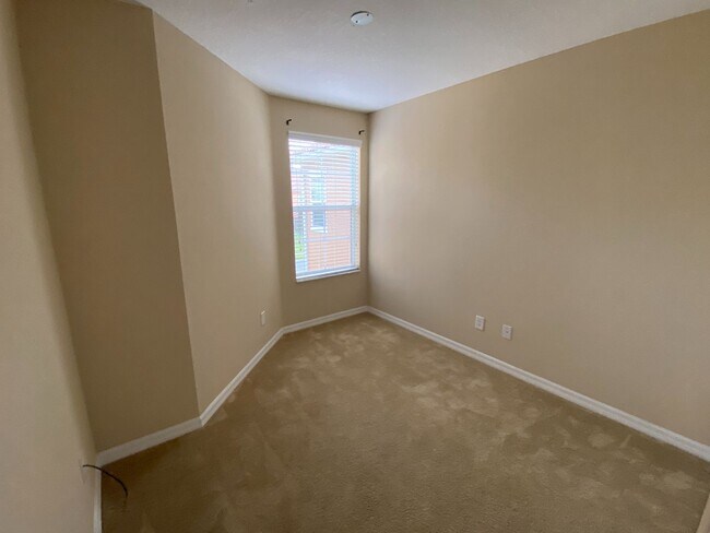 Building Photo - 208 Canterbury Bell Dr