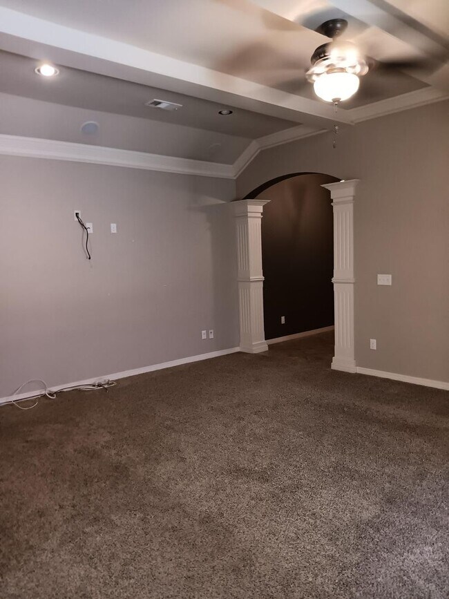Building Photo - Hinge Property Management