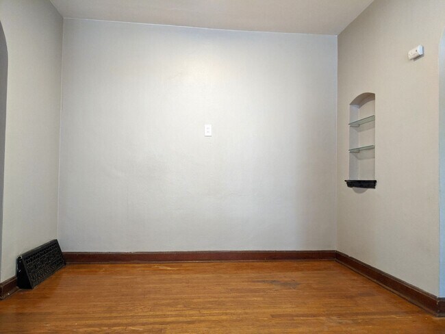 Building Photo - Tower Grove South - True 1 bedroom. Historic Charm