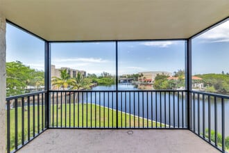 Building Photo - 7 Royal Palm Way