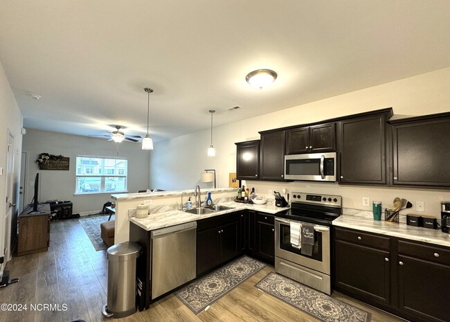 Building Photo - 113 Jaydn Dr E