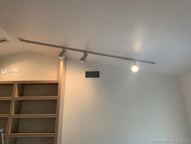 Building Photo - 2499 River Reach Dr