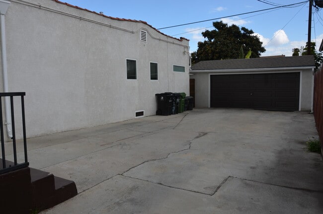 Building Photo - 1128 Mariposa Ave
