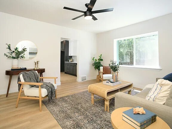 Building Photo - 348 N 200 W