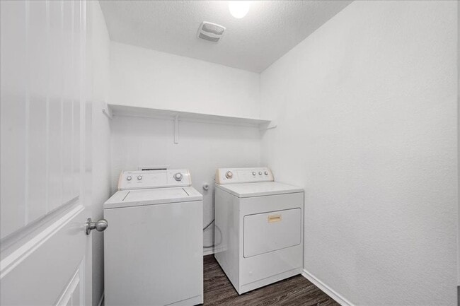 Building Photo - 15116 Custis Ln