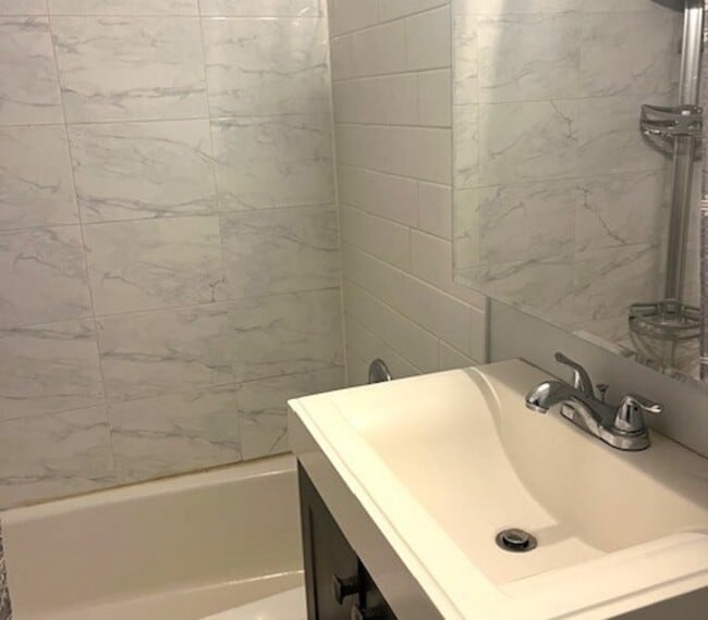 Building Photo - 9240 Seymour Ave