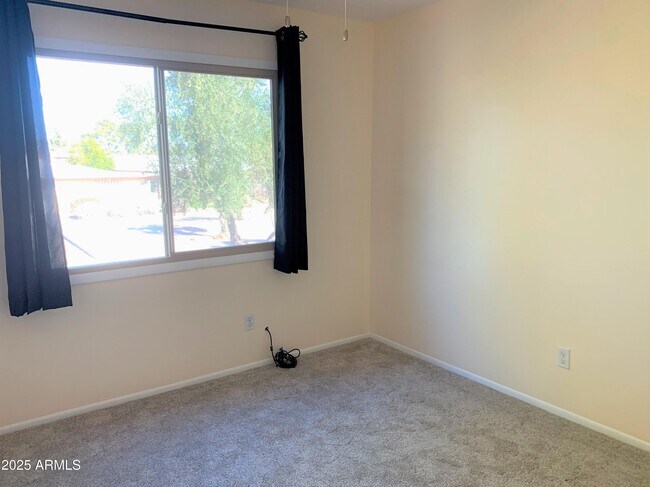 Building Photo - 8125 E Glenrosa Ave