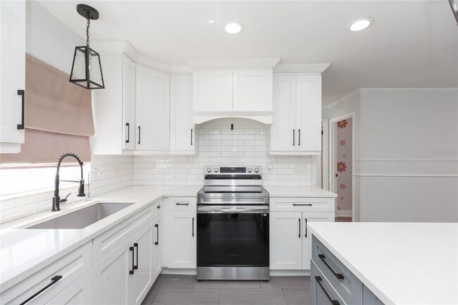 Building Photo - 2307 Lincoln Ct