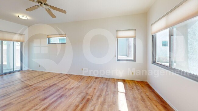 Building Photo - 137 E Calle Zavala