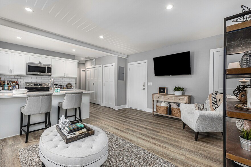 Building Photo - 211 S Pleasant St